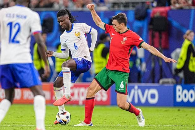 2024-07-05 Portugal v France - Quarter-Final - UEFA EURO, EM, Europameisterschaft,Fussball 2024 HAMBURG, GERMANY - JULY 5: Eduardo Camavinga of France dribbles past Joao Palhinha of Portugal during the Quarter-Final - UEFA EURO 2024 match between Portugal and France at Volksparkstadion on July 5, 2024 in Hamburg, Germany. (Photo by Joris Verwijst BSR Agency) Hamburg Germany Content not available for redistribution in The Netherlands directly or indirectly through any third parties. Copyright: xBSRxAgencyx