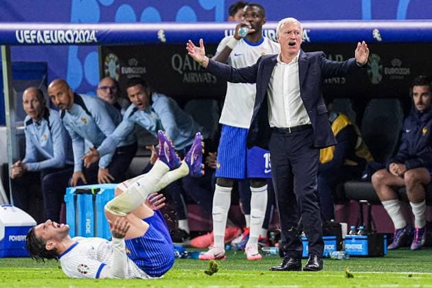 2024-07-05 Portugal v France - Quarter-Final - UEFA EURO, EM, Europameisterschaft,Fussball 2024 HAMBURG, GERMANY - JULY 5: Coach Didier Deschamps of France angry during the Quarter-Final - UEFA EURO 2024 match between Portugal and France at Volksparkstadion on July 5, 2024 in Hamburg, Germany. (Photo by Joris Verwijst BSR Agency) Hamburg Germany Content not available for redistribution in The Netherlands directly or indirectly through any third parties. Copyright: xBSRxAgencyx