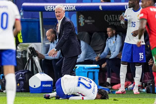2024-07-05 Portugal v France - Quarter-Final - UEFA EURO, EM, Europameisterschaft,Fussball 2024 HAMBURG, GERMANY - JULY 5: Coach Didier Deschamps of France angry during the Quarter-Final - UEFA EURO 2024 match between Portugal and France at Volksparkstadion on July 5, 2024 in Hamburg, Germany. (Photo by Joris Verwijst BSR Agency) Hamburg Germany Content not available for redistribution in The Netherlands directly or indirectly through any third parties. Copyright: xBSRxAgencyx