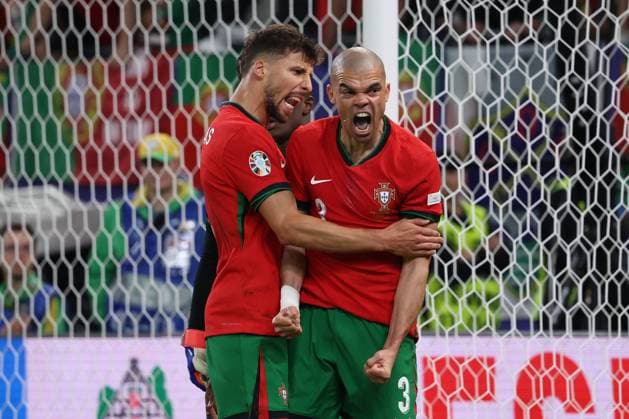 Volksparkstadion, Hamburg UEFA EURO 2024 Germany, Quarterfinal July 5, 2024 , Portugal France v l , Ruben Dias Portugal and Pepe Portugal cheering Copyright: JoaquimxFerreira
