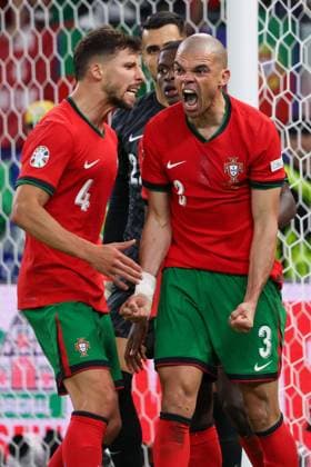 Volksparkstadion, Hamburg UEFA EURO 2024 Germany, Quarterfinal July 5, 2024 , Portugal France v l , Ruben Dias Portugal and Pepe Portugal cheering Copyright: JoaquimxFerreira