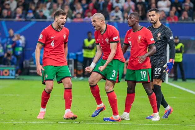 UEFA EURO 2024 Portugal France 05 07 2024 Pepe Portugal, 3 cheers after his defensive action UEFA EURO 2024 quarter-final Portugal France Volksparkstadion Hamburg, Hamburg on 05 07 2024 Copyright: xBEAUTIFULxSPORTS Meuselx