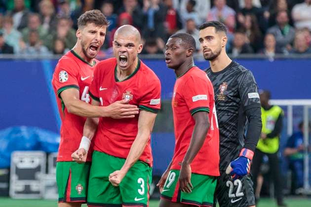 UEFA EURO 2024 Portugal France 05 07 2024 Pepe Portugal, 3 cheers after his defensive action UEFA EURO 2024 quarter-final Portugal France Volksparkstadion Hamburg, Hamburg on 05 07 2024 Copyright: xBEAUTIFULxSPORTS Meuselx