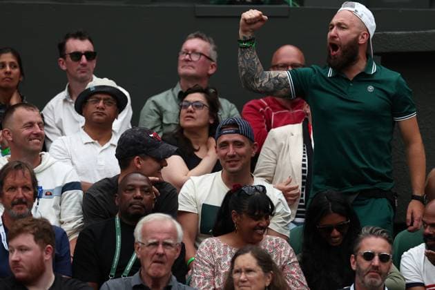 5th July 2024; All England Lawn Tennis and Croquet Club, London, England; Wimbledon Tennis Tournament, Day 5; Fans cheer on Carlos Alcaraz (ESP) during his third round match against Frances Tiafoe (USA)  ActionPlus12664416 ShaunxBrooks