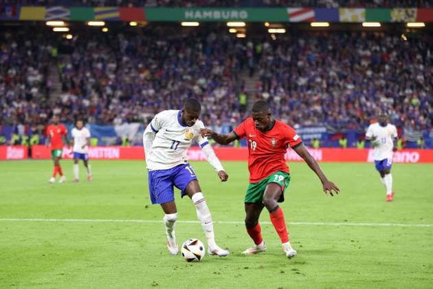 HAMBURG 05.07.2024 MECZ 1 4 FINALU CWIERCFINAL MISTRZOSTW EUROPY 2024: PORTUGALIA - FRANCJA --- QUARTERFINAL UEFA EURO, EM, Europameisterschaft,Fussball 2024 MATCH: PORTUGAL - FRANCE OUSMANE DEMBELE NUNO MENDES FOT. PIOTR KUCZA FOTOPYK NEWSPIX.PL --- Newspix.pl  240705PYK1053