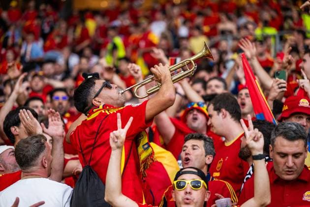 240705 Fans of Spain celebrate after the UEFA Euro 2024 Football Championship quarterfinal between Spain and Germany on July 5, 2024 in Stuttgart Photo Mathias Bergeld BILDBYRAN code MB MB0942 fotboll football soccer fotballs em europamästerskap em uefa euro uefa european football championship euro 2024 kvartsfinal quarterfinal quarterfinals spanien spain deutschland germany bbeng jubel publik  Copyright: MATHIASxBERGELD BB240705MB151