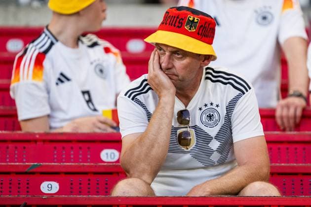 240705 A fan of Germany looks dejected after the UEFA Euro 2024 Football Championship quarterfinal between Spain and Germany on July 5, 2024 in Stuttgart Photo Mathias Bergeld BILDBYRAN code MB MB0942 fotboll football soccer fotballs em europamästerskap em uefa euro uefa european football championship euro 2024 kvartfinal quarterfinal quarterfinals spanien spain deutschland germany bbeng publik depp  Copyright: MATHIASxBERGELD BB240705MB154