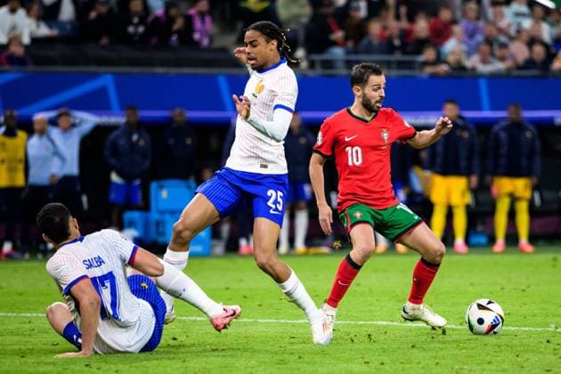 240705 Bernardo Silva of Portugal during the UEFA Euro 2024 Football Championship Quarterfinal between Portugal and France on July 5, 2024 in Hamburg Photo Jesper Zerman BILDBYRAN kod JZ JZ0551 fotboll football soccer fotballs em europamästerskap em uefa euro uefa european football championship euro 2024 portugal frankrike france bbeng bbauto  Copyright: JESPERxZERMAN BB240705JZ112