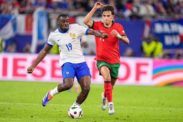 2024-07-05 Portugal v France - Quarter-Final - UEFA EURO, EM, Europameisterschaft,Fussball 2024 HAMBURG, GERMANY - JULY 5: Youssouf Fofana of France, Joao Felix of Portugal battle for the ball during the Quarter-Final - UEFA EURO 2024 match between Portugal and France at Volksparkstadion on July 5, 2024 in Hamburg, Germany. (Photo by Joris Verwijst BSR Agency) Hamburg Germany Content not available for redistribution in The Netherlands directly or indirectly through any third parties. Copyright: xBSRxAgencyx