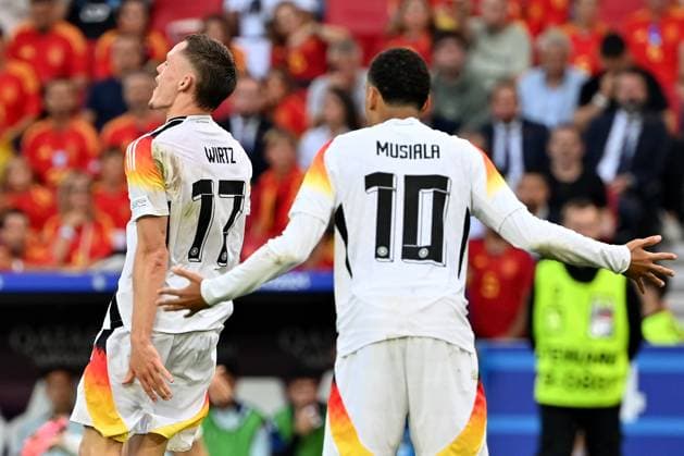 05 07 2024, xjrdrx, Football EM 2024 1 4 Final, Germany Spain emspor, v l Florian Wirtz Deutsche Fussball Nationalmannschaft DFB Leroy Sane Deutsche Fussball Nationalmannschaft DFB DFL DFB REGULATIONS PROHIBIT ANY USE OF PHOTOGRAPHS as IMAGE SEQUENCES and or QUASI VIDEO Stuttgart