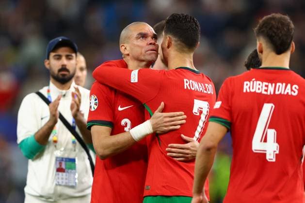 An emotional Cristiano Ronaldo of Portugal and Pepe of Portugal after the penalty shootout loss Portugal v France, UEFA European Championship, EM, Europameisterschaft 2024, Quarter Final, Football, Volksparkstadion, Hamburg, Germany, 05 Jul 2024 EDITORIAL USE ONLY No use with unauthorised audio, video, data, fixture lists, club league logos or live services. Online in-match use limited to 120 images, no video emulation. No use in betting, games or single club league player publications. Copyright: xKieranxMcManus Shutterstockx 14571382de