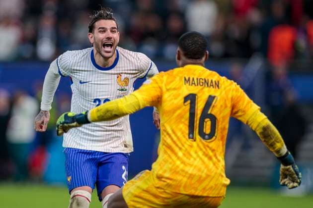 UEFA EURO 2024 Portugal France 05 07 2024 Theo Hernandez France, 22 celebrates after his penalty with Mike Maignan France, 16 UEFA EURO 2024 quarter-final Portugal France Volksparkstadion Hamburg, Hamburg on 05 07 2024 Copyright: xBEAUTIFULxSPORTS Meuselx