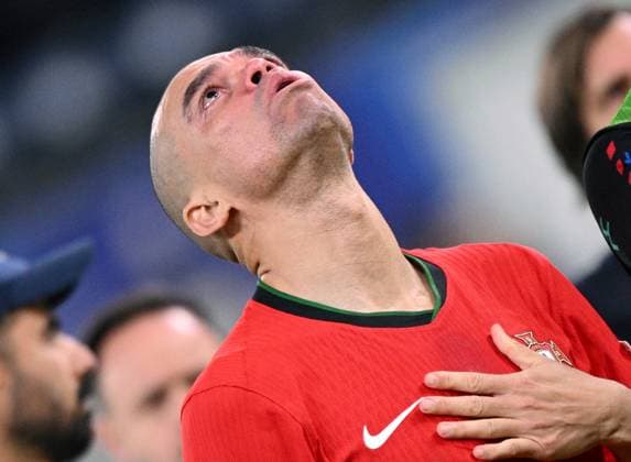 Russia Soccer Euro 2024 Portugal - France 8723279 05.07.2024 Portugal s Pepe cries following the team s defeat in the penalty shoot-out during the UEFA EURO, EM, Europameisterschaft,Fussball 2024 quarter final soccer match between Portugal and France at the Volksparkstadion in Hamburg, Germany. Alexey Filippov Sputnik Hamburg Germany  Copyright: xAlexeyxFilippovx