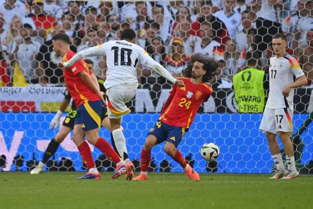 Controversial scene No penalty Spains Marc Cucurella M gets the shot from Jamal Musiala to the hand slightly splayed from the body, thus preventing a great chance for the DFB penalty kien penalty,penalty kick action,shot re Florian Wirtz GER , quarterfinal Spain ESP Germany GER 2 1 n V on 05 07 2024,Stuttgart Arena, Football UEFA EURO 2024 GERMANY from 14 06 2024 14 07 2024