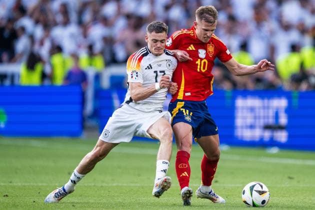 240705 Florian Wirtz of Germany and Daniel Olmo of Spain during the UEFA Euro 2024 Football Championship quarterfinal between Spain and Germany on July 5, 2024 in Stuttgart Photo Mathias Bergeld BILDBYRAN code MB MB0942 fotboll football soccer fotballs em europamästerskap em uefa euro uefa european football championship euro 2024 kvartfinal quarterfinal quarterfinals spanien spain deutschland germany bbeng  Copyright: MATHIASxBERGELD BB240705MB186