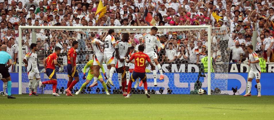 05 07 24 Spain Germany Germany, Stuttgart, 05 07 2024, football, UEFA Euro 2024, quarter-finals, Spain Germany Lamine Yamal Spain