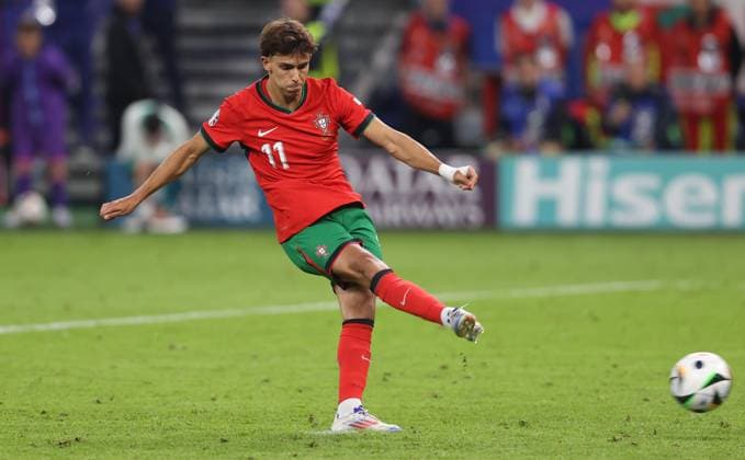 - Portugal v France, UEFA EURO, EM, Europameisterschaft,Fussball 2024, Quarter Final, Hamburg Football Stadium, Hamburg, Germany - 5th July 2024. Joao Felix of Portugal hits the post and misses his penalty kick in the shoot out against France. - Portugal v France, UEFA Euro 2024, Quarter Final, Hamburg Football Stadium, Hamburg, Germany - 5th July 2024. Hamburg Hamburg Football Stadium Germany Copyright: xDanxWeirx CP_Portugal_France_26