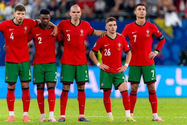 2024-07-05 Portugal v France - Quarter-Final - UEFA EURO, EM, Europameisterschaft,Fussball 2024 HAMBURG, GERMANY - JULY 5: Ruben Dias of Portugal, Nelson Semedo of Portugal, Pepe of Portugal, Francisco Conceicao of Portugal and Cristiano Ronaldo of Portugal during the Quarter-Final - UEFA EURO 2024 match between Portugal and France at Volksparkstadion on July 5, 2024 in Hamburg, Germany. (Photo by Joris Verwijst BSR Agency) Hamburg Germany Content not available for redistribution in The Netherlands directly or indirectly through any third parties. Copyright: xBSRxAgencyx