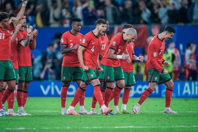 EURO 2024 - Quarter-Finals: Portugal vs. France Portugal celebrate scoring during the penalty shootout during the EURO 2024 Quarter-Final match between Portugal and France on 05 July 2024, at Volksparkstadion, in Hamburg, Germany Hamburg Volksparkstadion Germany Copyright: xAlexandraxFechetex DSC07034
