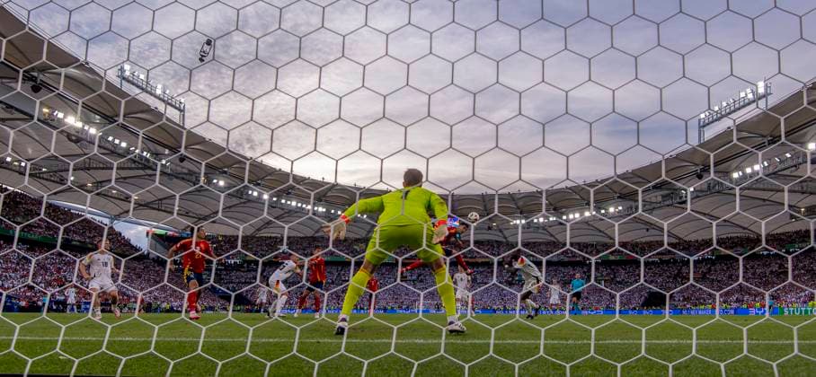 05 07 2024, Football UEFA EURO 2024, quarter-final, Spain Germany, in the Stuttgart Arena The decisive header to make it 2-1 in injury time by Mikel Merino center, Spain , Antonio Rüdiger Germany stands too far away, goalkeeper Manuel Neuer Germany without a chance