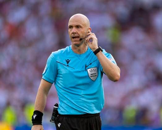05 07 2024, Football UEFA EURO 2024, Quarter-final, Spain Germany, in the Stuttgart Arena re Florian Wirtz Germany complains to referee Anthony Taylor England does not penalize a handball by a Spaniard in stoppage time, and does not seek VAR either