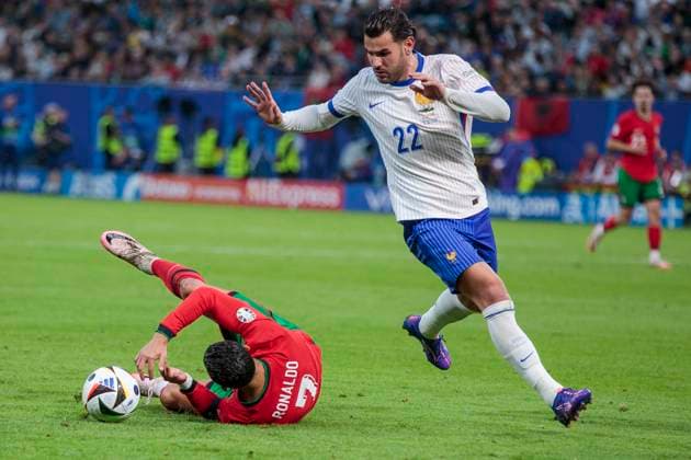 UEFA EURO 2024 Portugal France 05 07 2024 Cristiano Ronaldo Portugal, 7 , Theo Hernandez France, 22 UEFA EURO 2024 quarter-final Portugal France Volksparkstadion Hamburg, Hamburg on 05 07 2024 Copyright: xBEAUTIFULxSPORTS Meuselx