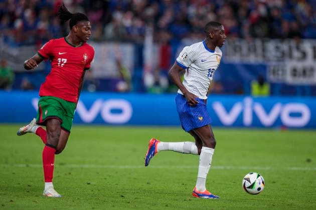 UEFA EURO 2024 Portugal France 05 07 2024 Randal Kolo Muani France, 12 , Rafael Leao Portugal, 17 UEFA EURO 2024 Quarterfinal Portugal France Volksparkstadion Hamburg, Hamburg on 05 07 2024 Copyright: xBEAUTIFULxSPORTS Meuselx