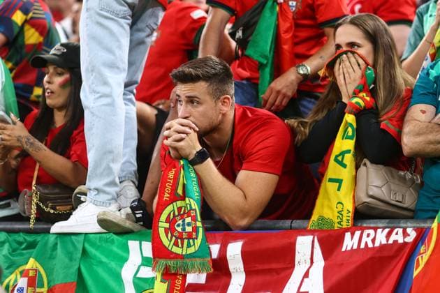 Portugal gegen Frankreich 5. Juli 2024, Hamburg UEFA EUROs Viertelfinale Portugal gegen Frankreich Portugal-Fans sehen das Elfmeterschießen Foto Charlotte Wilson Abseits Hamburg Deutschland  Copyright: xCharlottexWilsonx xOffsidexOffside