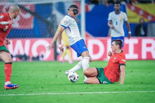 EURO 2024 - Quarter-Finals: Portugal vs. France Kylian Mbappe and Joao Palhinha in action during the EURO 2024 Quarter-Final match between Portugal and France on 05 July 2024, at Volksparkstadion, in Hamburg, Germany Hamburg Volksparkstadion Germany Copyright: xAlexandraxFechetex DSC00681