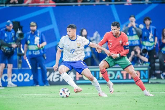 EURO 2024 - Quarter-Finals: Portugal vs. France Cristiano Ronaldo and William Saliba in action during the EURO 2024 Quarter-Final match between Portugal and France on 05 July 2024, at Volksparkstadion, in Hamburg, Germany Hamburg Volksparkstadion Germany Copyright: xAlexandraxFechetex DSC06761