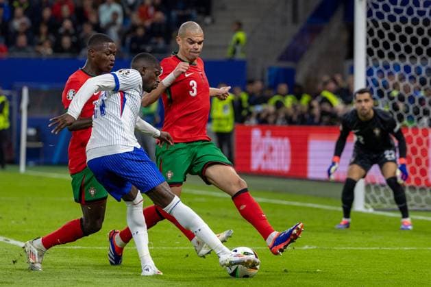 Portugal v France: Quarter-Final - UEFA EURO, EM, Europameisterschaft,Fussball 2024 Ousmane Dembele, Pepe are playing during the UEFA Euro 2024 Quarter-Final match between Portugal v France, at the stadium in Hamburg, Germany, on July 5, 2024. Hamburg Germany  Copyright: xAndrzejxIwanczukx originalFilename:iwanczuk-portugal240705_npV5x.jpg