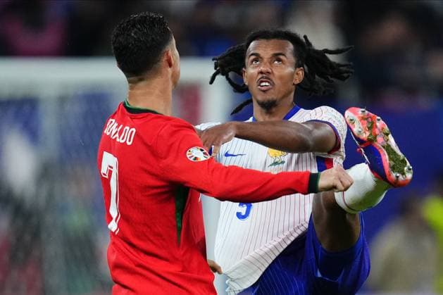 GER: Portugal v France. UEFA EURO, EM, Europameisterschaft,Fussball 2024 Cristiano Ronaldo of Portugal and Jules Kounde of France during the UEFA Euro 2024 match between Portugal and France. Quarter Finals, played at Volksparkstadion on July 5, 2024 in Hamburg, Germany. kpng Copyright: xBaguxBlancox xPRESSINPHOTOx PS_240705_POR_FRA_605