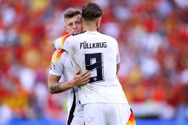 KROOS Toni Team Germany with FUELLKRUG Niclas after his last match UEFA Football EURO 2024 in Germany Quarterfinal Spain Germany 2 1 on 05 07 2024 in Stuttgart DFL REGULATIONS PROHIBIT ANY USE OF PHOTOGRAPHS as IMAGE SEQUENCES and or QUASI VIDEO Copyright: xLacixPerenyix