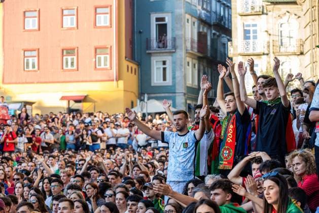 July 5, 2024, Porto, Portugal: Portugal football fans watch the Portugal vs France match on a giant outdoor screen at Amor de Perdicao square in Porto downtown. France wins in penalty shootout, advances to semifinals. Porto Portugal - ZUMAs197 20240705_aaa_s197_297 Copyright: xDiogoxBaptistax