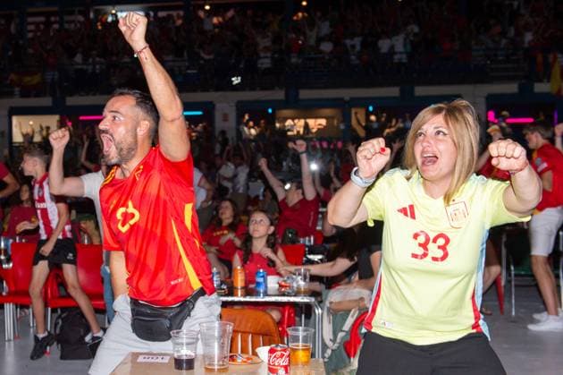 (240706) -- MADRID, July 6, 2024 -- Fans of Spain react as they watch a live broadcast of the UEFA EURO, EM, Europameisterschaft,Fussball 2024 quarter-final match between Spain and Germany at the Ice Palace in Madrid, Spain on July 5, 2024. (Photo by Xinhua) (SP)SPAIN-MADRID-FOOTBALL-EURO 2024-SPAIN VS GERMANY-FANS GustavoxValiente 