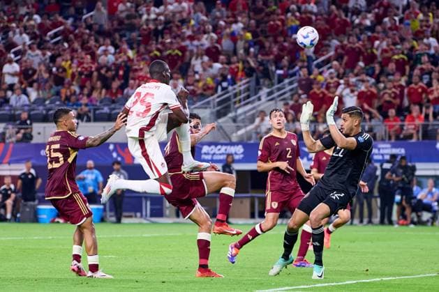 RECORD DATE NOT STATED Copa America USA 2024 Venezuela vs Canada - Quarter-final Tani Oluwaseyi of Canada and Rafael Romo of Venezuela during the CONMEBOL Copa America 2024 Quarter-final match between Venezuela and Canada, at AT-T Stadium, on July 05, 2024 in Arlington, Texas, United States. ARLINGTON TEXAS UNITED STATES  Copyright: xJosexLuisxMelgarejox 20240705214505_CA_QF_2024_VEN_CAN_ROMO248