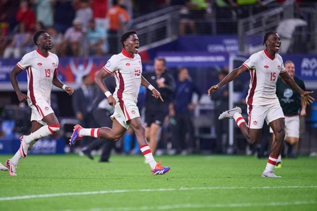 RECORD DATE NOT STATED Copa America USA 2024 Venezuela vs Canada - Quarter-final Alphonso Davies , Jonathan David and Moise Bombito of Canada during the CONMEBOL Copa America 2024 Quarter-final match between Venezuela and Canada, at AT-T Stadium, on July 05, 2024 in Arlington, Texas, United States. ARLINGTON TEXAS UNITED STATES  Copyright: xJosexLuisxMelgarejox 20240705221818_CA_QF_2024_VEN_CAN_DAVID322