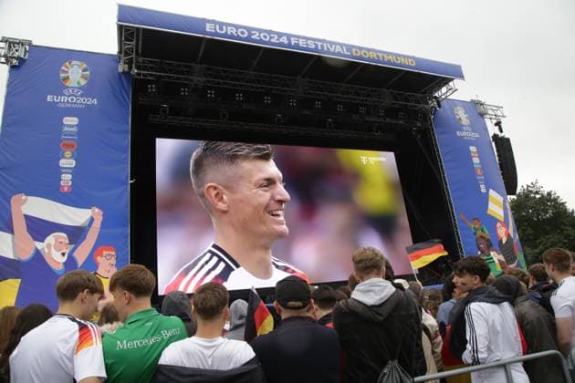 27 06 2024 Dortmund, EURO24 quarter-finals Public Viewing in Westfalenpark Germany beats Spain 2 1 after extra time The fans were both jubilant and disappointed during the match The German team is eliminated from the tournament Toni Kroos played his very last football match