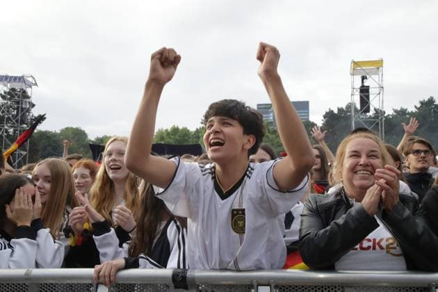 27 06 2024 Dortmund, EURO24 quarter-finals Public Viewing in Westfalenpark Germany beats Spain 2-1 after extra time The fans are both jubilant and disappointed during the match The German team is eliminated from the tournament