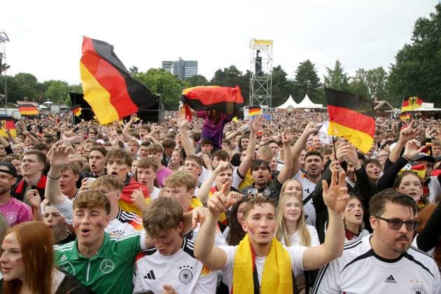 27 06 2024 Dortmund, EURO24 quarter-finals Public Viewing in Westfalenpark Germany beats Spain 2-1 after extra time The fans are both jubilant and disappointed during the match The German team is eliminated from the tournament