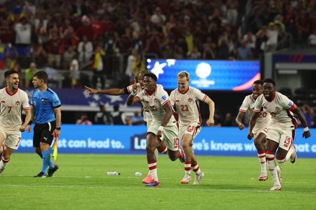 Canada s soccer players celebrate after defeating Venezuela by penalty kick during the Copa AmÃ rica USA 2024 quarterfinal match at AT T Stadium in Arlington, TX, on July 5, 2024 Canada qualified to face Argentina in semifinals in New Jersey on July 9 ARLINGTON UNITED STATES Copyright: xALEJANDROxPAGNIx