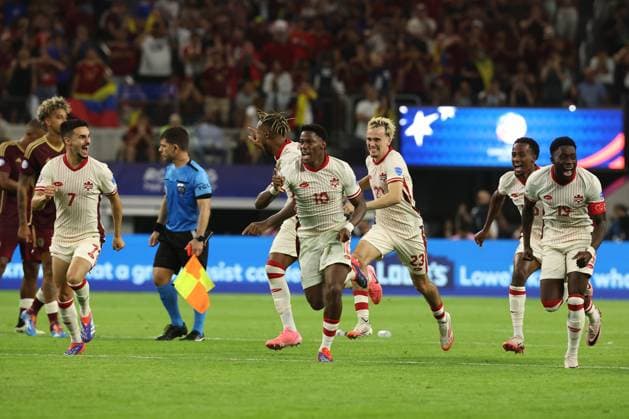 Canada s soccer players celebrate after defeating Venezuela by penalty kick during the Copa AmÃ rica USA 2024 quarterfinal match at AT T Stadium in Arlington, TX, on July 5, 2024 Canada qualified to face Argentina in semifinals in New Jersey on July 9 ARLINGTON UNITED STATES Copyright: xALEJANDROxPAGNIx