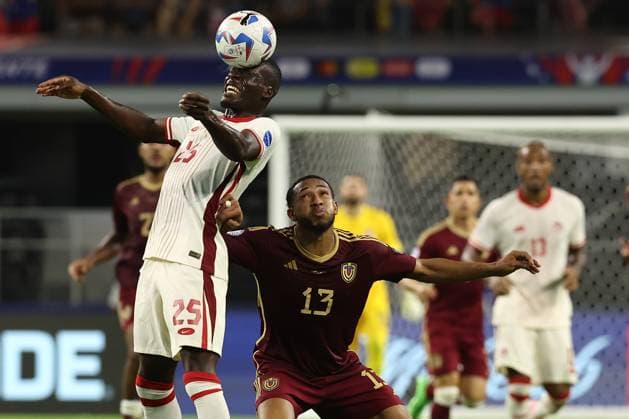Canada™s forward Tani Oluwase L heads the ball next Venezuela s midfielder Jose Andres Martinez during the Copa America USA 2024 quarterfinal match between Venezuela and Canada, at AT T stadium in Arlington, TX, on July 5, 2024 ARLINGTON UNITED STATES Copyright: xALEJANDROxPAGNIx