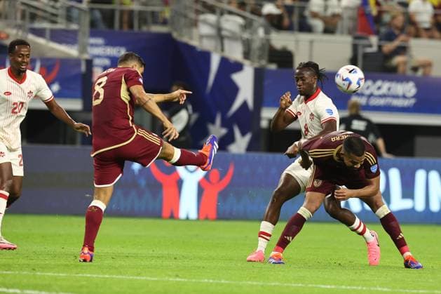 Venezuela s midfielder Tomas Rincon C vies for the ball with Canada™s midfielder Ismael Kone 2nd R during the Copa America USA 2024 quarterfinal match between Venezuela and Canada, at AT T stadium in Arlington, TX, on July 5, 2024 ARLINGTON UNITED STATES Copyright: xALEJANDROxPAGNIx