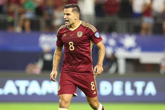 Venezuela s midfielder Tomas Rincon reacts after losing by penalty definition against Canada during the Copa America USA 2024 quarterfinal match at AT T Stadium in Arlington, TX, on July 5, 2024 Canada won and qualified to face Argentina in semifinals in New Jersey on July 9 ARLINGTON UNITED STATES Copyright: xALEJANDROxPAGNIx