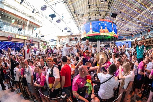 20240705 Euro 2024 PALMA, SPAIN JULY 5 2024 Football fans at Ballermann at Euro 2024 on July 5, 2024 in Palma, Palma Baleares Spain