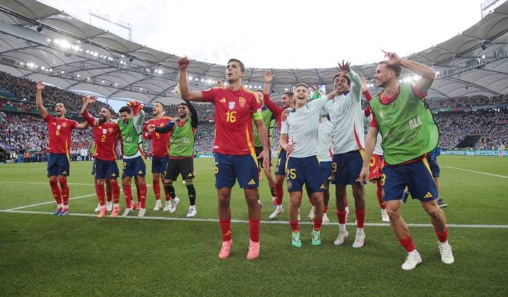 Rodri, Fermin Lopez, Joselu, Fabian Ruiz, Spanish team celebrates victory in front of the fans Sports Football Soccer European Championship Euro 2024 European Championship Quarterfinals Men Season 2023 2024 05 07 2024 Spain ESP vs Germany GER in Stuttgart DFL regulations prohibit any use of photographs as image sequences and or quasi video