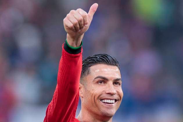 UEFA EURO 2024 Portugal France 05 07 2024 Cristiano Ronaldo Portugal, 7 thumbs up UEFA EURO 2024 quarter-final Portugal France Volksparkstadion Hamburg, Hamburg on 05 07 2024 Copyright: xBEAUTIFULxSPORTS Meuselx