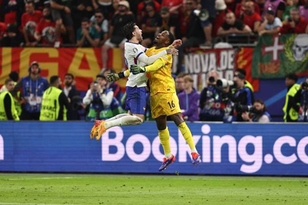Theo Hernandez (France) Mike Maignan (France) during the UEFA EURO, EM, Europameisterschaft,Fussball Germany 2024 match between Portugal 4-5 France at Volkspakstadion on July 05, 2024 in Hamburg , Germany. Noxthirdxpartyxsales  (258789531)