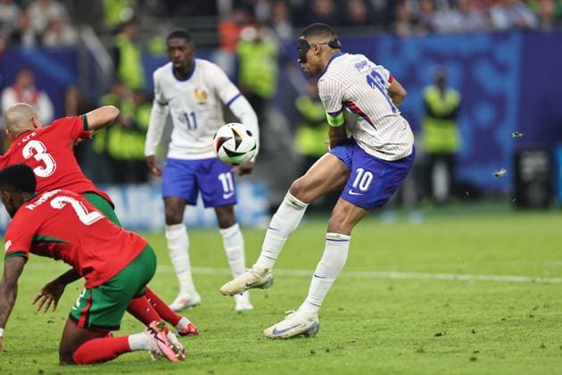 Kylian Mbappe (France) Nelson Semedo (Portugal)Pepe Kepler Laveran de Lima Ferreira (Portugal) during the UEFA EURO, EM, Europameisterschaft,Fussball Germany 2024 match between Portugal 4-5 France at Volkspakstadion on July 05, 2024 in Hamburg , Germany. Noxthirdxpartyxsales  (258789787)